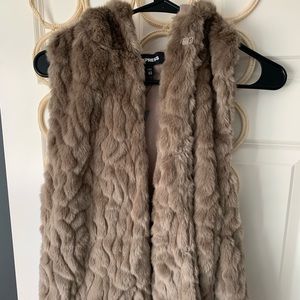 Express NWT faux fur vest XS